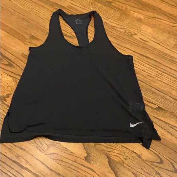 Bundle of Four Nike dri-fit Nike breathe tanks - Picture 5 of 16